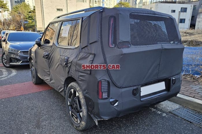 Kia Clavis spied rear